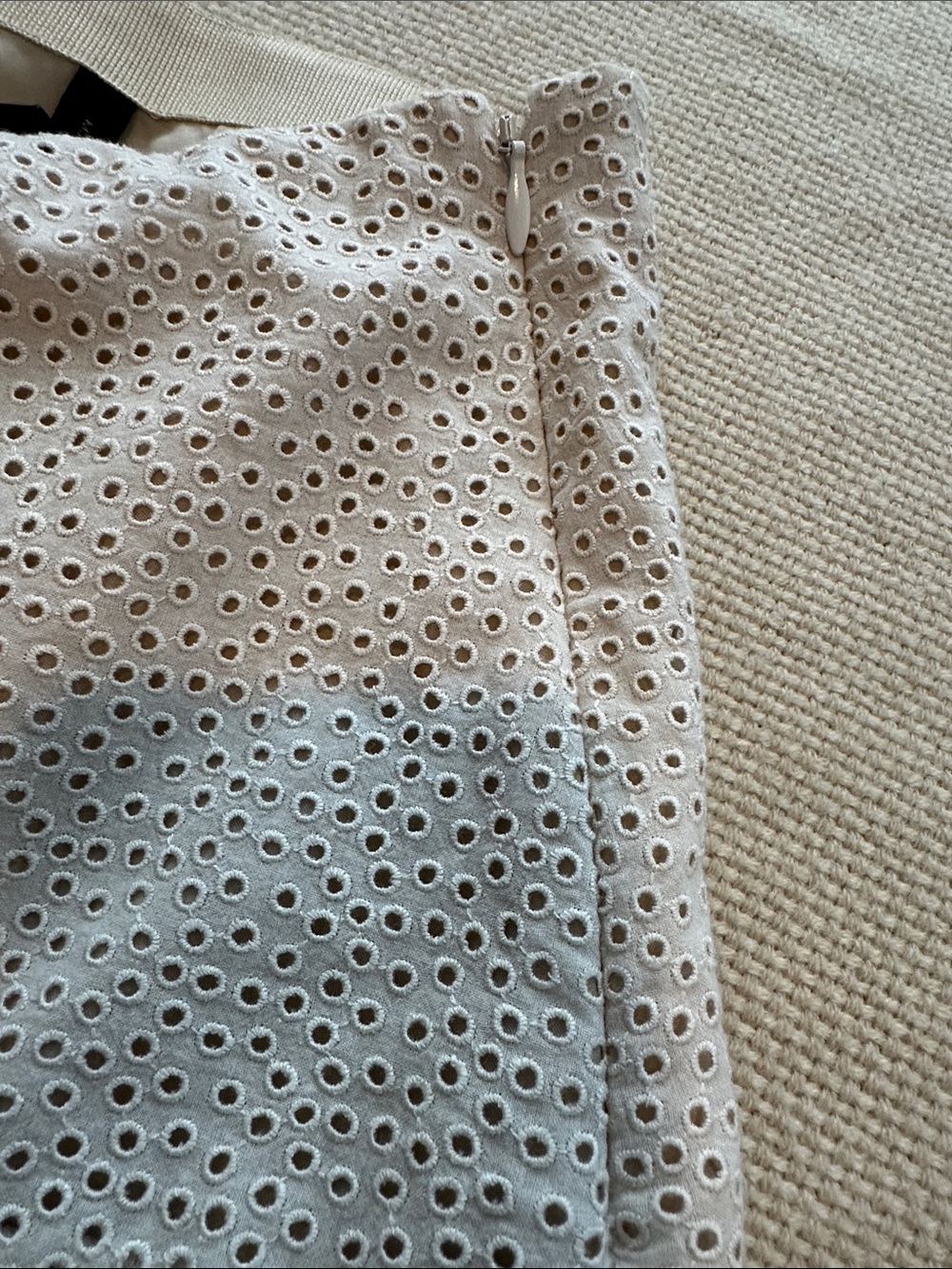 Theory Asymmetrical Cotton Eyelet Skirt Sz 6 Excellent Condition - Picture 11 of 12